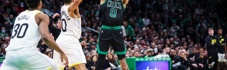 亚博-背靠背两战豪取79分 季后赛临近塔图姆终于回暖